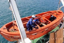 Periksa Alat Keselamatan Kapal