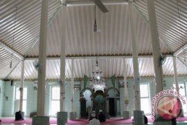 Pusri bantu Masjid dan Mushalah sekitar pabrik