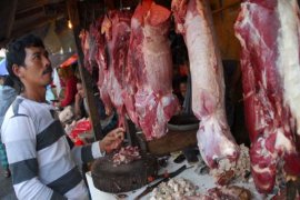 Pedagang : harga daging sapi masih sulit turun