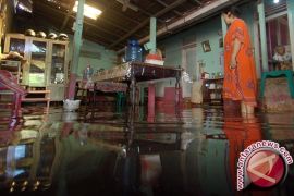 Sumur Belum Bersih, Korban Banjir Cirebon Butuh Air Bersih