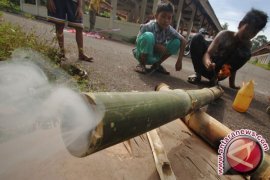 Warga Kota Pangkalpinang Masih Gemar Main Meriam Bambu