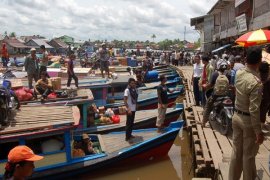 Masyarakat Desak Penertiban Dermaga Sungai Sambas 