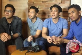 Ariel Noah Respon "Sings Legends"