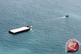 Polisi Bubarkan Paksa Penyanderaan Kapal Tongkang