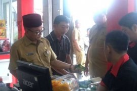 Disperindag Rohil Temukan Makanan dan Minuman Kedaluwarsa di Pusat Perbelanjaan