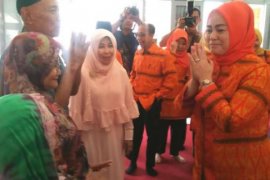 75 Lansia Tresna Werda Khusnul Khotimah Terima Bantuan Uang Tunai