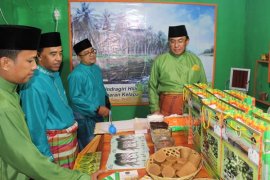 Disbun Pamerkan Produk Pada Ajang MTQ Inhil Page 5 Small