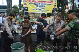 Polres Bondowoso Musnahkan 510 Botol Minuman Keras