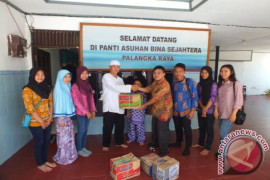 HIMA Kapuas Serahkan Bantuan Sembako Ke Panti Asuhan