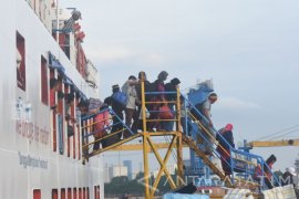 Ribuan Pemudik Asal Bawean Kembali ke Gresik Secara Bertahap