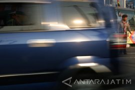 Pramuka Bantu Polisi Lalu Lintas