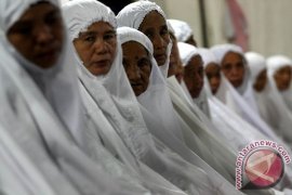 Jemaah Tarekat Naqsabandiyah Laksanakan Shalat Ied