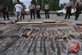 Ini Akibatnya Kalau Membawa Senjata Tajam Sembarangan