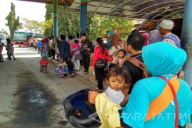 Ratusan Penumpang di Terminal Rajekwesi Bojonegoro Terlantar