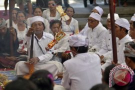Buleleng Rekonstruksi Kesenian Klasik Desa Menyali