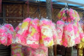 Kerupuk Melarat Warnai Arus Balik Bekasi