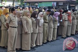 PNS mendapat izin cuti sebulan ketika istri melahirkan