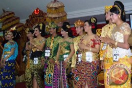 10 Pasang Teruna Bagus Teruni Jegeg Bersaing Menjadi Terbaik