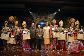 Sudikerta Harapkan "Jegeg Bagus" Stikom Lestarikan Adat