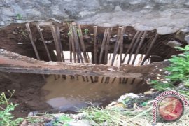 BBWSCC tinjau pondasi ambles tanggul Kali Bekasi