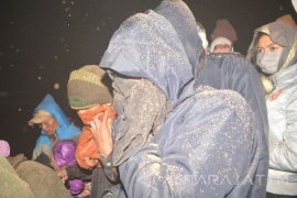 PPGA Bromo Diguyur Hujan Abu Tipis