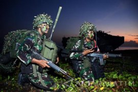 Prajurit Marinir Lakukan Pendaratan di Situbondo