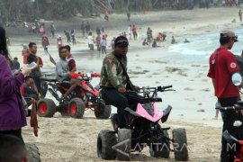 Persewaan "ATV" Digemari Wisatawan Pantai Klayar Pacitan