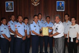 Danlanud SWA II Terima Penghargaan BNN Kalbar