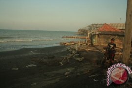 Waduh, 40 Persen Pantai Karawang Rusak Akibat Abrasi