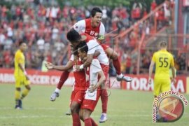 PSM KALAHKAN PERSEGRES GRESIK Page 2 Small