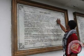 Tugu Monumen Radio Rimba Raya di Aceh