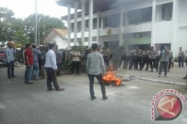 Unjuk Rasa AMI Di Polres dan PN Tebing Tinggi