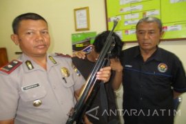 Seorang Remaja di Kediri Terkena Peluru "Nyasar"
