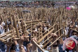Tim Angklung SMAN 3 Bandung Memukau Paris