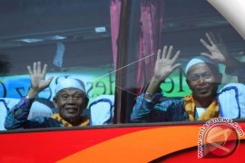 Tim Kesehatan Dinkes Dharmasraya Dampingi Calon Haji ke Asrama