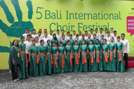 "Ubaya Choir" Raiih Tiga Emas di Bali