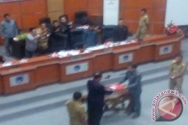 DPRD Sahkan Raperda LKPJ Bupati Kolaka 2015