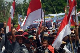 Ribuan Petani Tebu Aksi Tolak Impor Gula