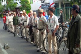"Onthelis" Bangkalan Kobarkan Semangat Juang dengan Sepeda Kuno