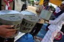 Maling Kotak Amal Mesjid Terekam Kamera Pengintai