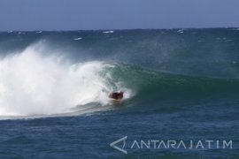 Kadis: Tidak  Ada Peselancar Tewas Saat "Surfing"