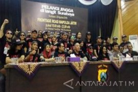 Lagu-Lagu Patriotik Gombloh Meriahkan Konser Kebangsaan Polda-I.Ki