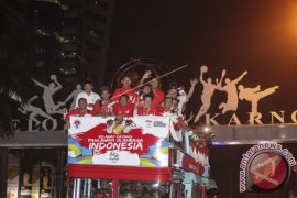 Bus Arak-Arakan Olimpiade Dua Kali Berhenti