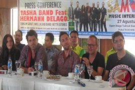 Band Austria Konser Lagu Batak di Samosir
