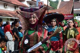 KARNAVAL SONGKET SAWAHLUNTO 2016 Page 1 Small