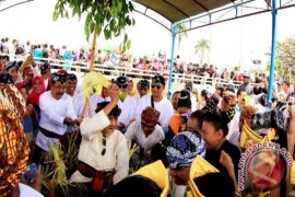 "Belimbur" Tandai Puncak Erau Adat Kutai  