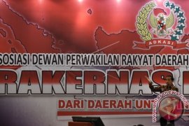 President Opens National Meeting of District Legislative Councils