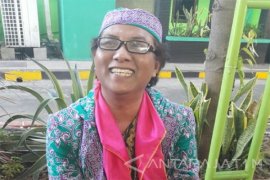 Seorang Waria Lumajang Berangkat Haji