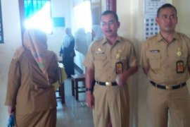 Sekda Rohil Tinjau UN SMP di Sekolah-Sekolah Kecamatan Bangko