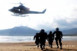 Marinir Indonesia-Amerika Laksanakan Latihan "Heli Operation Insertion" di Pulau Merah